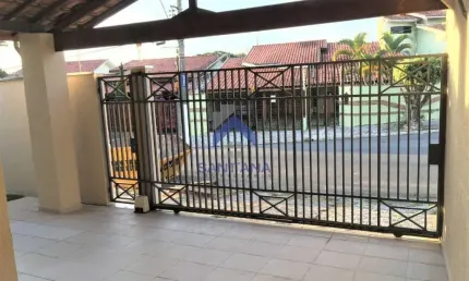 Casa com 4 quartos para alugar na dos Gerânios, 230, Campos Elíseos, Taubaté por R$ 3.800