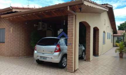 Casa com 3 quartos à venda na Rua Narizinho Arrebitado, 1730, Jardim Gurilândia, Taubaté por R$ 550.000