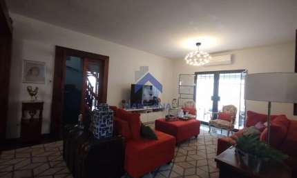 Casa com 4 quartos à venda na Rua Irmã Maria Rita de Moura, 370, Vila Jaboticabeira, Taubaté por R$ 1.100.000