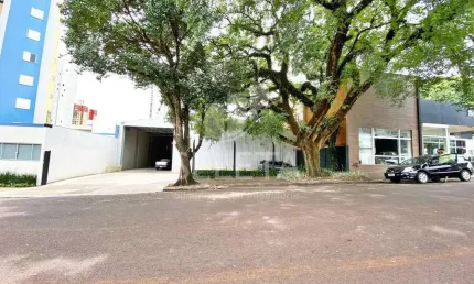 Barracão Comercial  com 700m  para Locação em Cascavel - PR