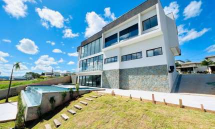 Casa Cinematográfica localizada em Atibaia! Aceita financiamento bancário!