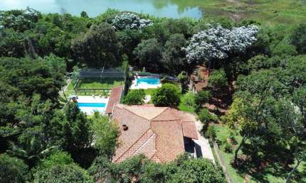 Linda Chácara fazendo Fundo pra Represa em Piracaia- 2.500m² por R$950 mil!