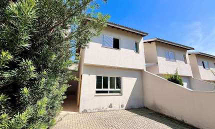 Casa à venda em Condomínio Village Atibaia/SP - Jd Colonial, por R$450.000!