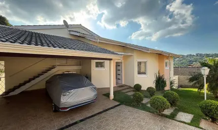 Casa à venda em Atibaia - Condomínio Fechado Próxima ao centro! R$1.600.000