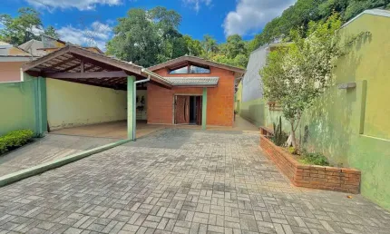 Casa à venda em Mairiporã/SP - Associação de Moradores, por R$700.000!