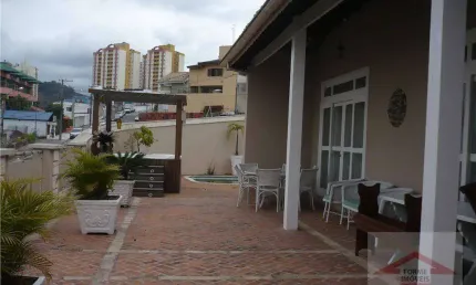 Casa com 4 dormitórios à venda, 350 m² por R$ 2.500.000,00 - Jardim Paulista I - Jundiaí/SP