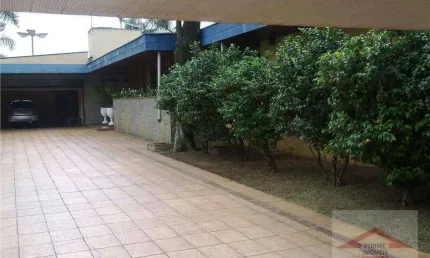 Casa com  terreno de 1700 m2 de esquina, no Jd. Brasil, construção 690 m² por R$ 2.700.000 - Jardim Brasil - Jundiaí/SP
