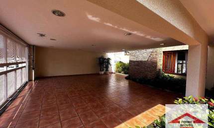 Casa  com 465 m² com 4 quartos para Venda R$ 2.490.000  no Condomínio Jardim Europa no bairro Jardim Novo Mundo em Jundiaí-SP.