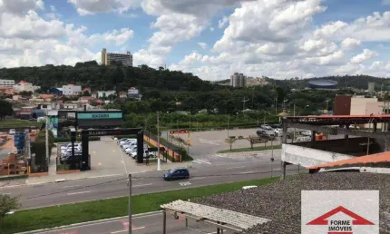 Casa comercial com terreno de 701  para compra na avenida luis latorre - jundiaí/sp