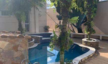 Casa térrea com 3 quartos, sendo 1 suíte à venda, 375 m² por r$ 2.067.000 - anhangabaú - jundiaí/sp