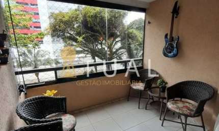 Apartamento com 3 quartos sendo uma suíte no Costa Azul