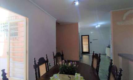 Casa térrea a venda, com edícula no Jardim do Trevo em Campinas-SP
