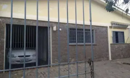 Casa térrea com edícula, perto do Shopping Prado, no Jardim das Oliveiras em Campinas