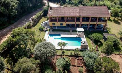 Sítio com 7 dormitórios à venda, 13221 m² por R$ 1.550.000 - Parque das Araucarias - Camanducaia/MG