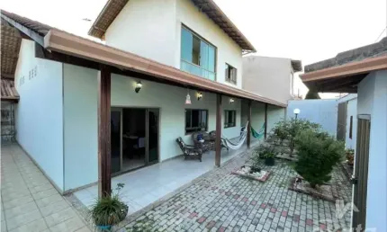 Casa colina de Laranjeiras, 3 quartos 2 suites, piscina e churraqueira, 3 vagas de garagem