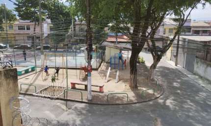 Casa com 5 quartos à venda na Rua Pistacia, Padre Miguel, Rio de Janeiro, 268 m2 por R$ 450.000