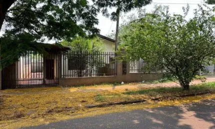 Casa à venda na Rua Antônio Octávio Scramim, 1604, Zona 06, Maringá