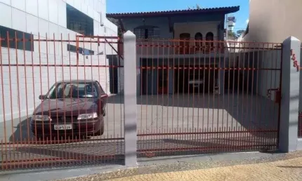 Casa com 3 dormitórios, 178 m² - venda por R$ 1.350.000 ou aluguel por R$ 10.000/mês - Centro - Valinhos/SP