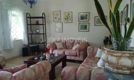 Casa à venda em Campinas-SP, no bairro Joaquim Egídio, com 3 quartos, 1 suíte, 3 salas, 2 banheiros e 180m² de área.