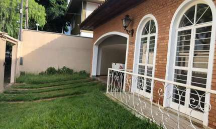 Casa para locação no bairro Nova Campinas em Campinas com 8 quartos. Ideal para clinica.