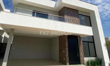 Casa de Condomínio com 4 suites, sendo 1 suite terrea