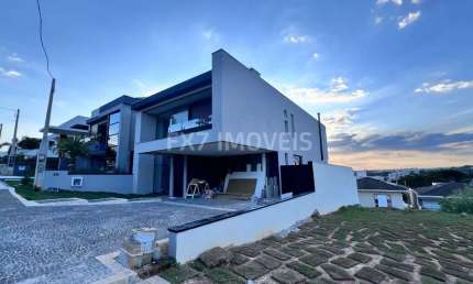 Residência de Alto Padrão no Swiss Park, Campinas-SP: 5 quartos, 5 suítes, 3 salas, 5 banheiros, 4 vagas, 300m².