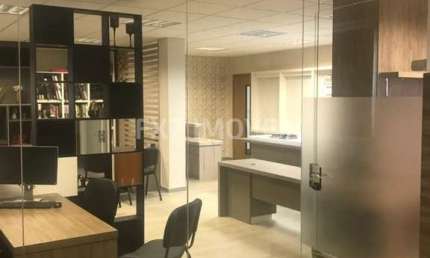 Locação de sala comercial no Swiss Park, Campinas-SP: 2 banheiros, 1 vaga de garagem, 70m² de área. Confira!