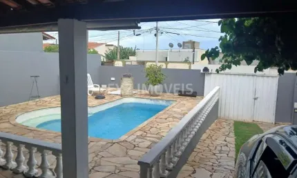 Casa a venda no parque jambeiro com piscina e 3 quartos sendo 1 suíte