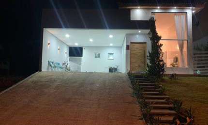 Linda casa terrea em Vargem Grande Paulista dentro de condominio