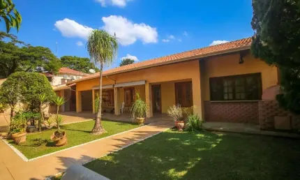 Chácara à venda com vista para o Rio Piracicaba, 3 dormitórios e pomar, no bairro Ondas, Piracicaba-SP