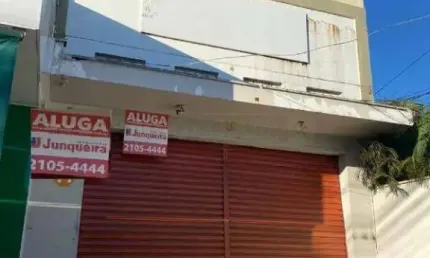 Salão comercial com 96 m², cozinha, escritório, 2 banheiros, lavanderia, 1 vaga de recuo.