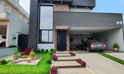 Casa/Sobrado a venda no Condominio Quinta do Engenho.
