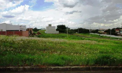 Terreno em condomínio fechado à venda no Conjunto Residencial Vitório Cezarino, Rio das Pedras 