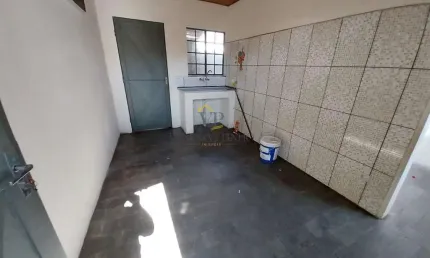Casa para Locação em Atibaia, Jardim Imperial, 1 dormitório, 1 banheiro