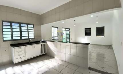 Casa para Locação em Atibaia, Jardim das Cerejeiras, 3 dormitórios, 1 suíte, 2 banheiros, 2 vagas