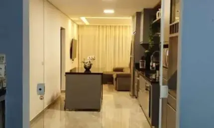CASA AMPLA COM 3 DORMITÓRIOS (1 SUITE), COZINHA PLANEJADA E GARAGEM PARA 3 CARROS COM CHURRASQUEIRA