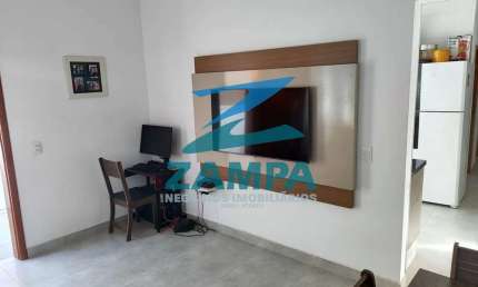 CASA TÉRREA COM 2 QUARTOS (1 SUITE COM AR), COZINHA PLANEJADA, CHURRASQUEIRA E 2 VAGAS COBERTAS
