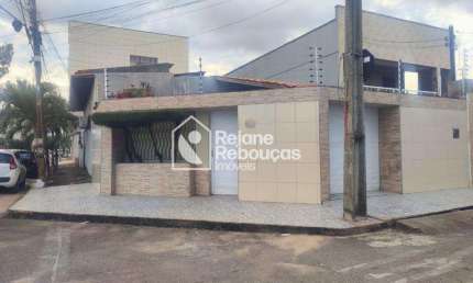 Casa de esquina com 315m² na Parquelândia - Fortaleza/CE