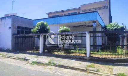 Casa plana de esquina a venda com 396m² e 4 quartos no Amadeu Furtado - Fortaleza/Ceará