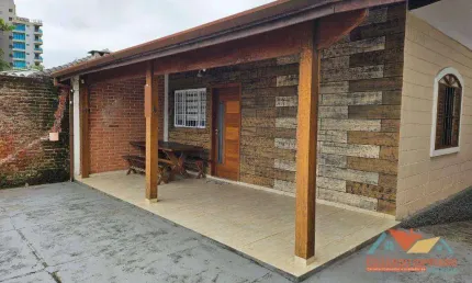 Casa com 3 dormitórios à venda, 120 m² Próximo ao mar em Caraguatatuba/SP
