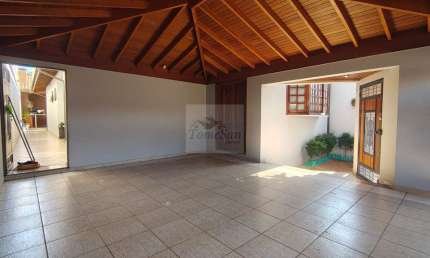 Casa com 3 quartos para alugar na Rua Otávio Mangabeira, Paulicéia, Piracicaba