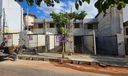 Casa com 2 quartos à venda na Rua Dora, Rio Branco, Belo Horizonte por R$ 410.000