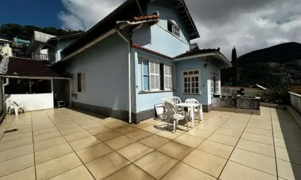 Casa com 6 quartos à venda na Rua Olavo Bilac, 134, Castelanea, Petrópolis, 230 m2 por R$ 760.000