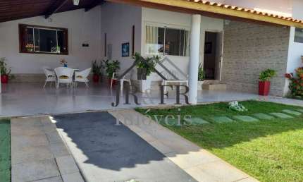LINDÍSSIMA CASA EM BARRA DE JACUIPE COM 7 SUÍTES, PISCINA E CHURRASQUEIRA.