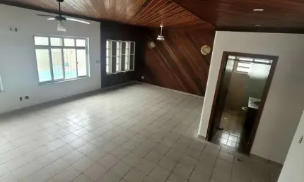 Vende-se 4 dormitórios com piscina/ Alto Padrão/ Tombo/ Guarujá