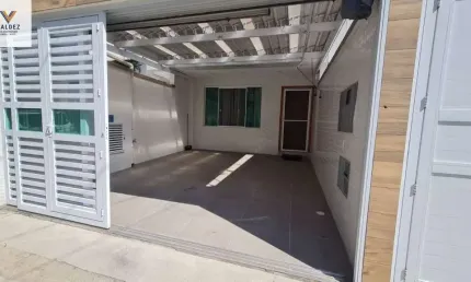Vende-se casa sobreposta térrea de 3 dormitórios no bairro da Aparecida/Santos