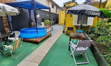 Vende-se o ponto do fundo de comércio de hostel no Gonzaga por R$ 150.000,00
