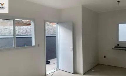 Vende-se Casa de 2 dormitórios/ Cidade São Pedro/ Santana de Parnaiba/ SP