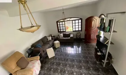 Vende-se sobrado de 3 dorm/ Vila Valença-SV por R$ 930.000