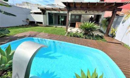 Sobrado à venda em Caraguatatuba, Pontal de Santa Marina, com 4 quartos, 269m²